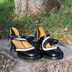 John Fluevog iconic Elifs Mary Jane heels size 7